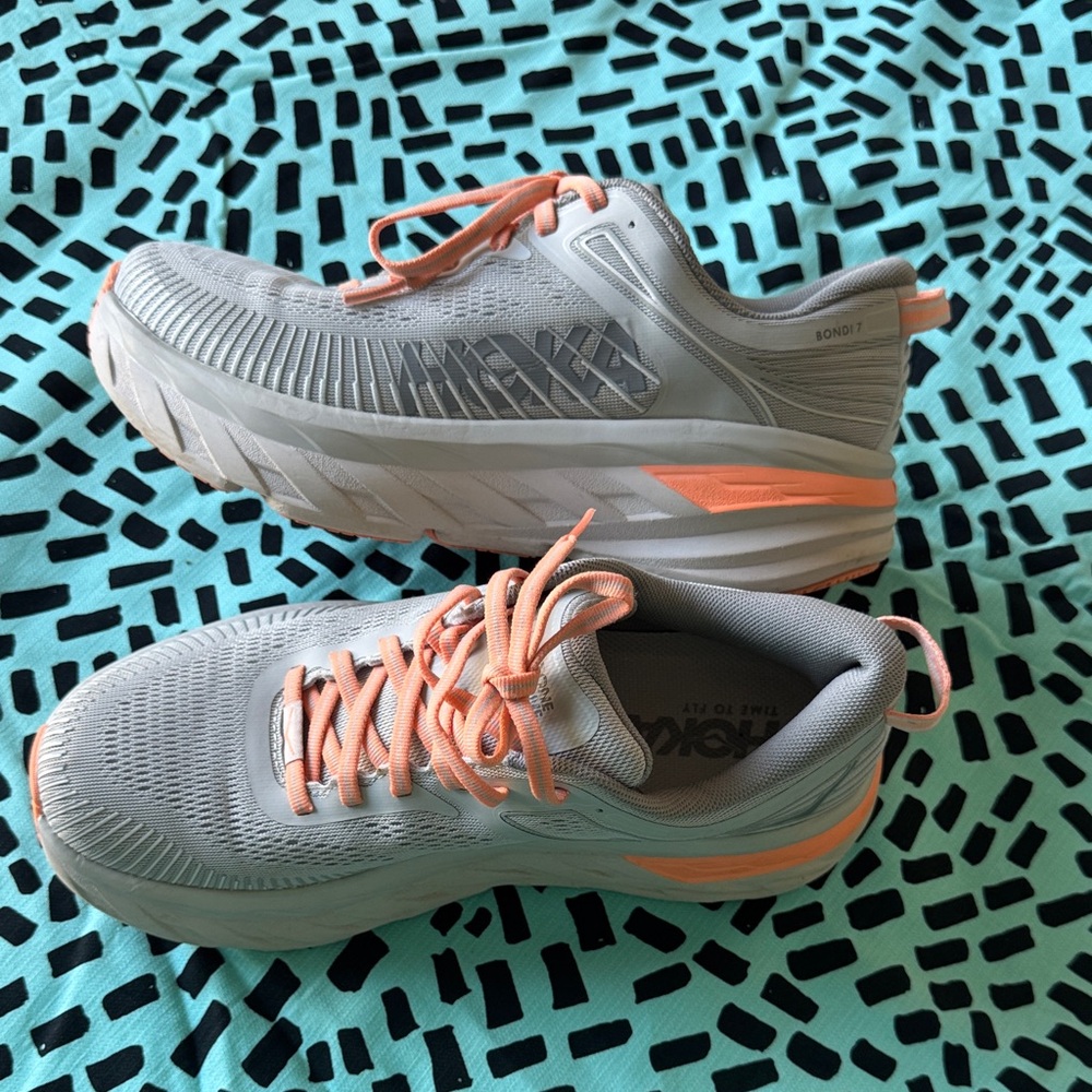 Hoka One Bondi 7 Wide Gray and Peach